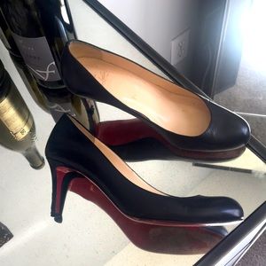 Classic black Christian Louboutin pumps !